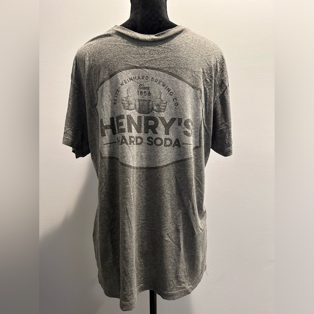 Henry’s Hard Soda Men Graphic T-Shirt Large Grey
